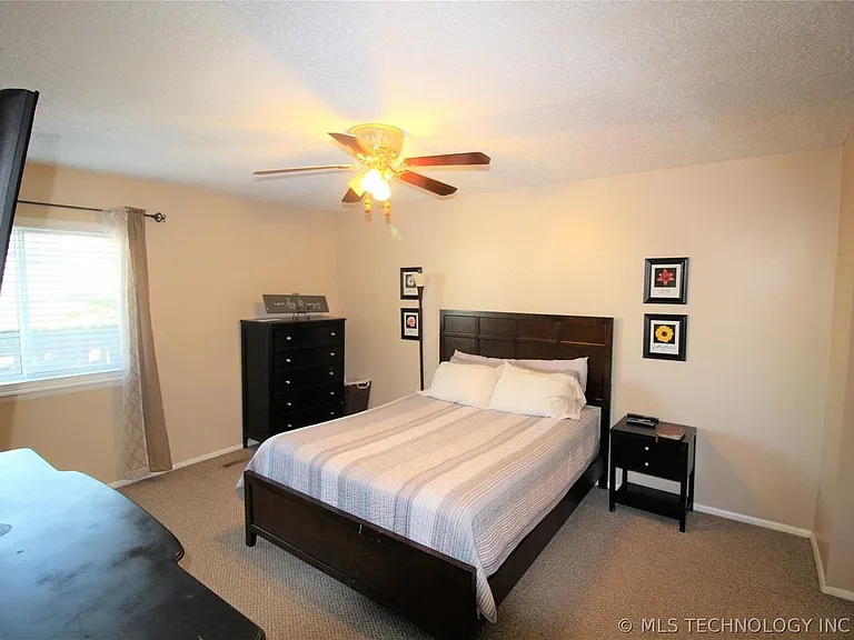 6722 S Lewis Ave — Photo 6