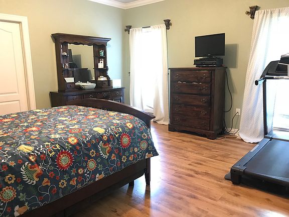 master bedroom w/  2 closets