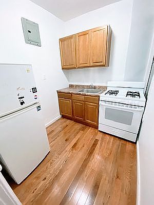4th image of 30-80 45th St #1RL
