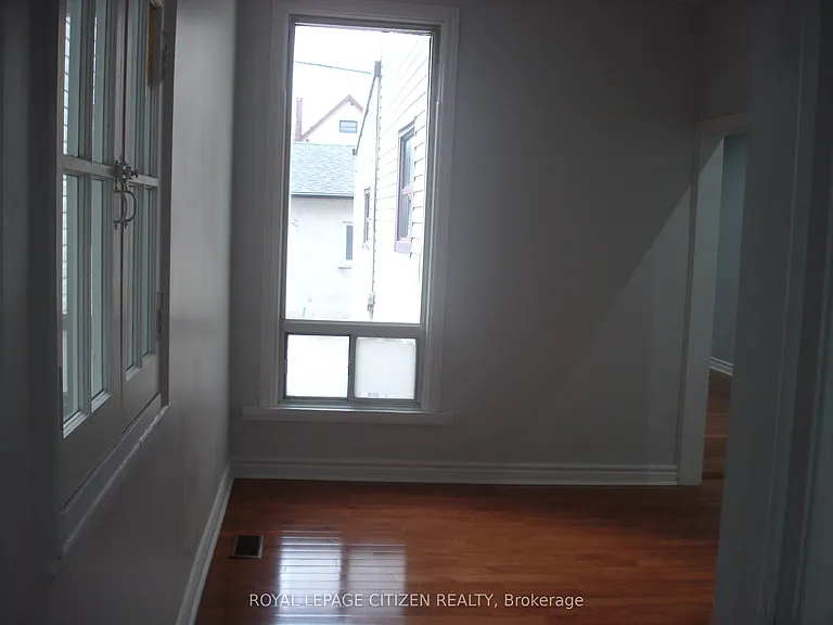 796 Ossington Ave — Photo 8