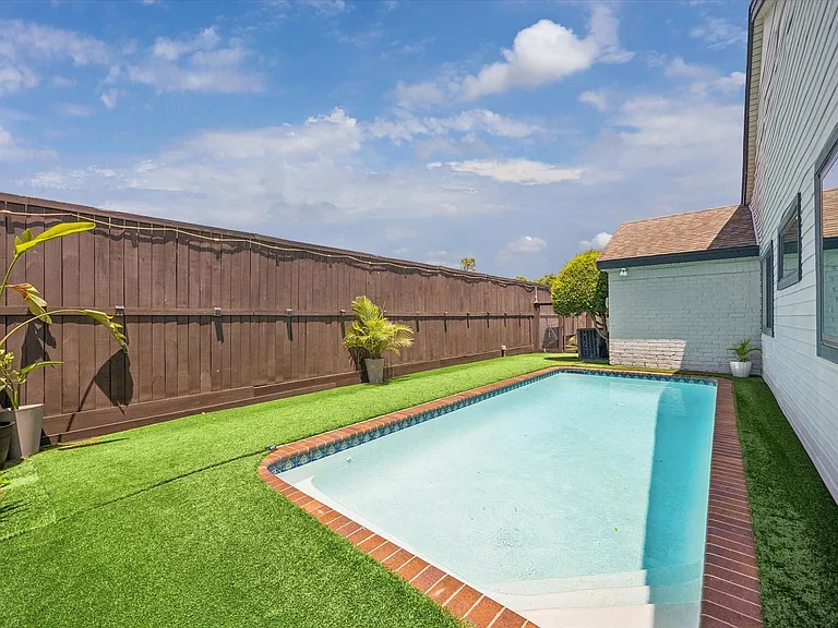 11646 Manor Park Dr — Photo 30