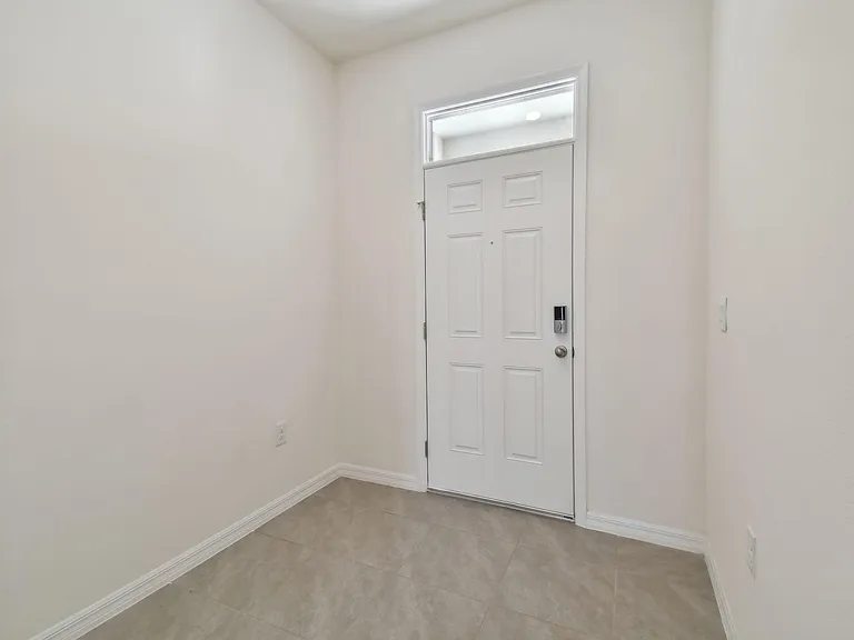 32895 Regent Canal St — Photo 10