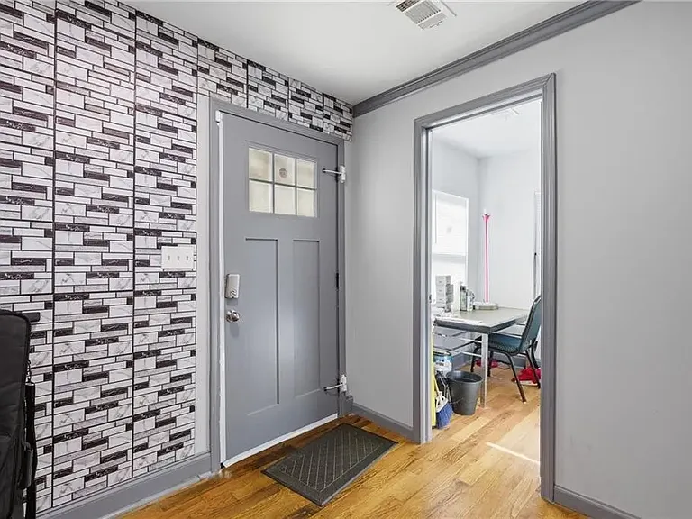 1033 Palmetto Ave SW — Photo 2