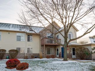 4965 W Maple Leaf Cir, Milwaukee, WI 53220