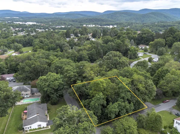 201-09 52nd St, Altoona, PA 16602