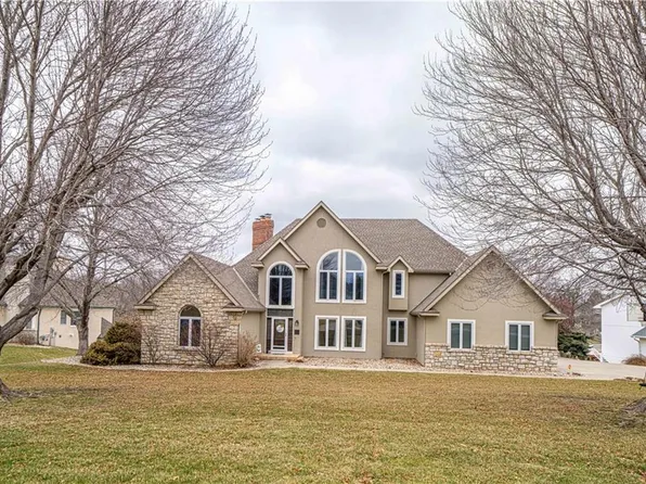 4603 S Lakewood Dr, Saint Joseph, MO 64506