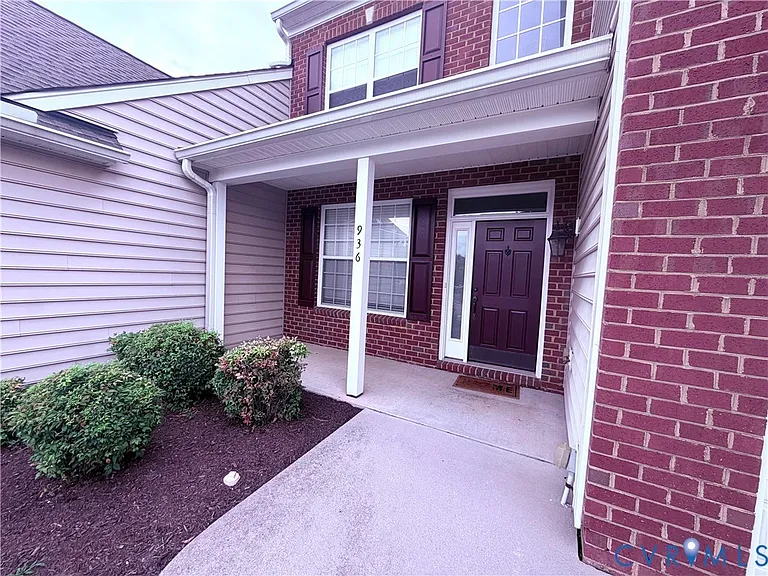 936 Jamerson Ln — Photo 2