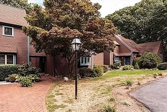 7 Bradley Ln #7 — Photo 1