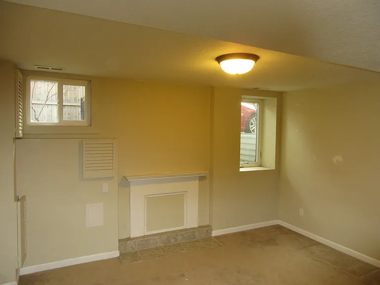 1033 S Clarkson St — Photo 10