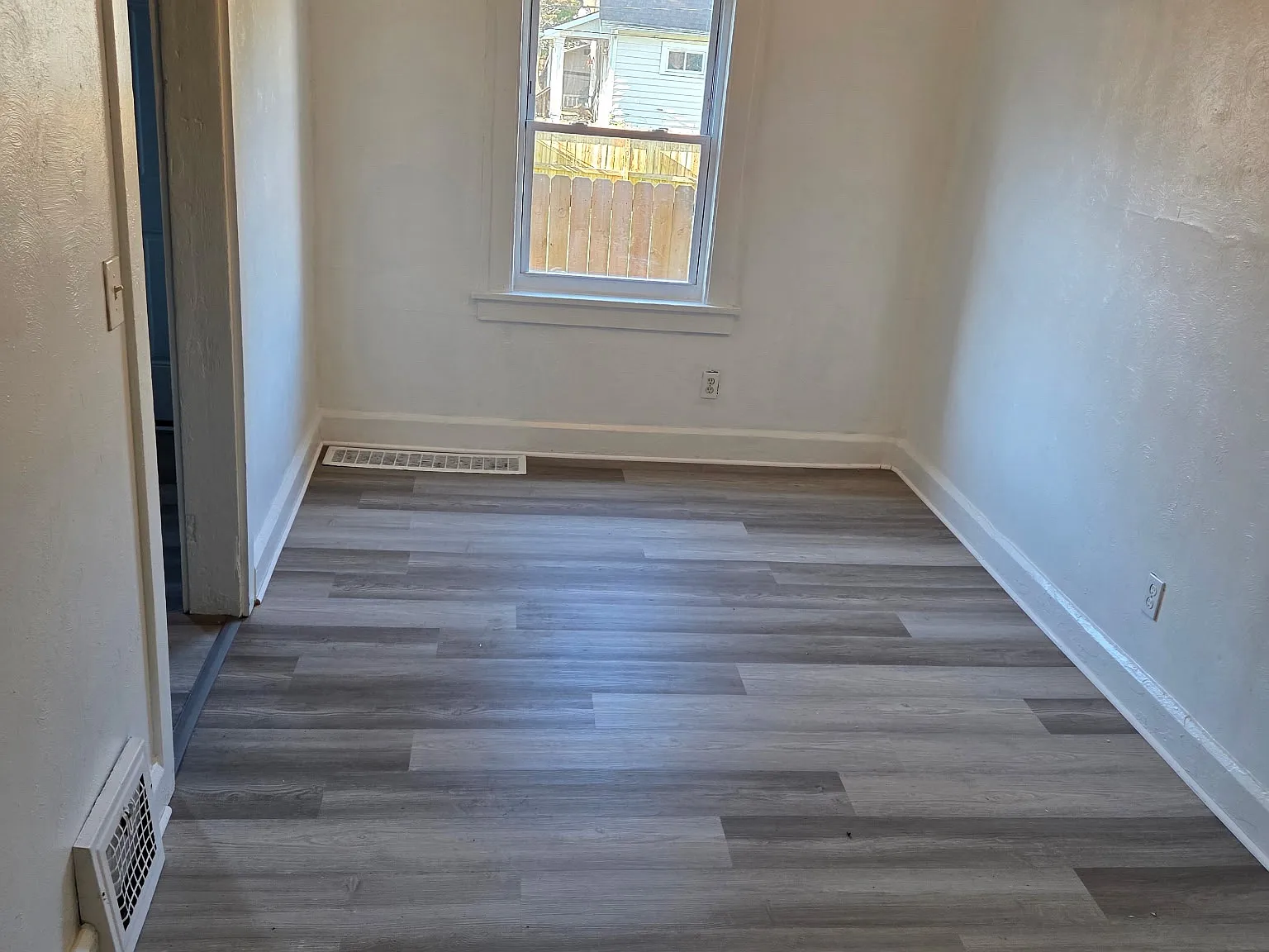 2 bed, 1100 sqft, $1,100 — Photo 1