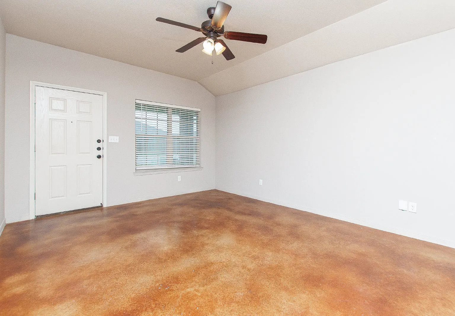 3 bed, 2.0 bath, 1316 sqft, $1,250 — Photo 2