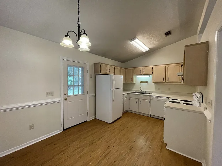 132 Bass Rd — Photo 4