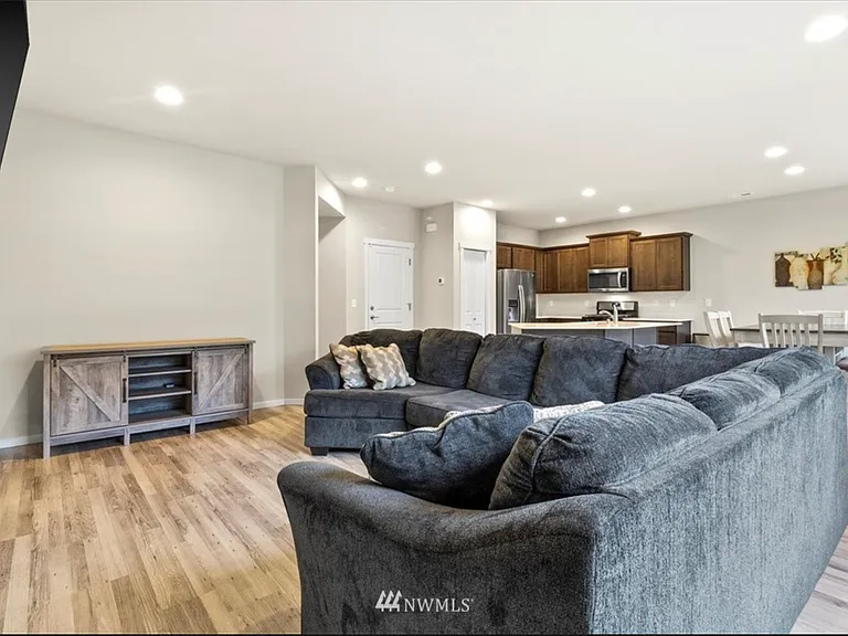 2914 Fiddleback St NE — Photo 4