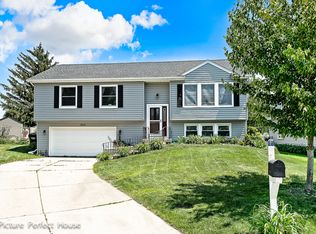 1015 Navajo St, Carol Stream, IL 60188