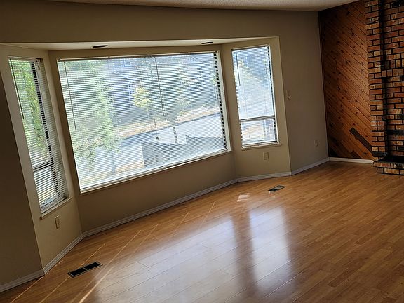5th image of 14953 71a Ave #1