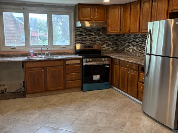 727 6th St, Whitehall, PA 18052