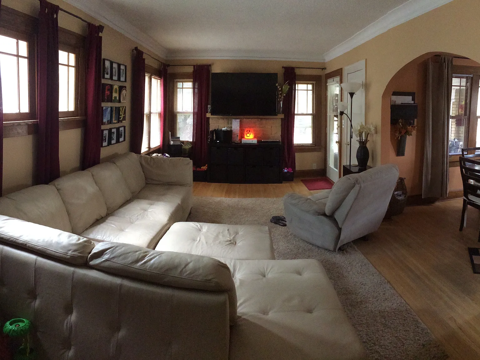 3 bed, 2200 sqft, $2,650 — Photo 2