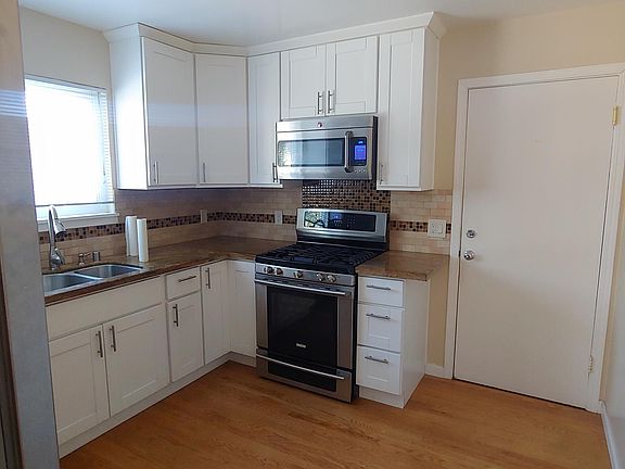 2nd image of 1002 Hudson St