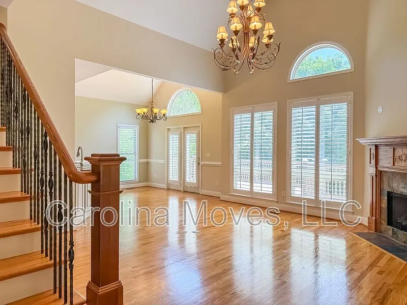 4 bed, 3.5 bath, 2998 sqft, $2,700 — Photo 4