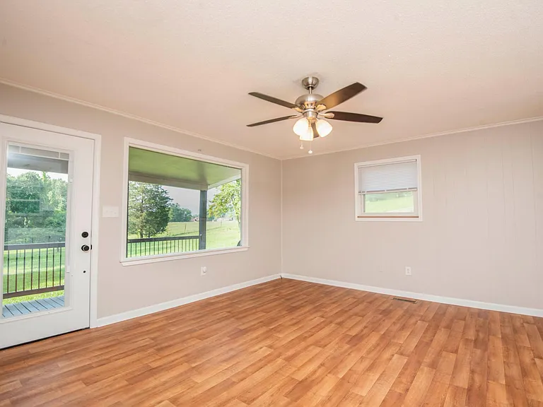 136 Harrison Ln — Photo 20