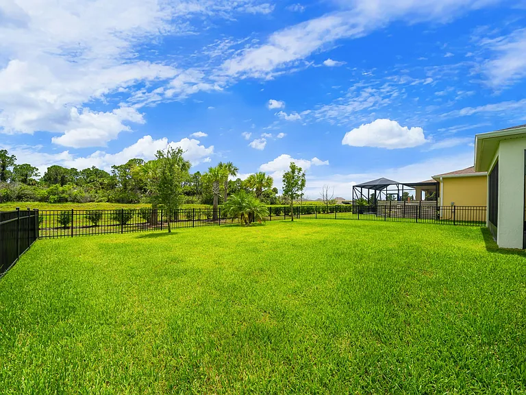 640 Veridian Cir NW — Photo 36
