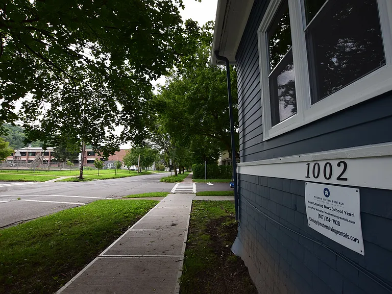 1002 N Aurora St — Photo 36