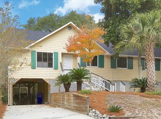 318 W Indian Ave, Folly Beach, SC 29439