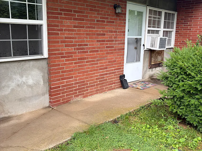 125 S Ewing Ave #8 — Photo 1