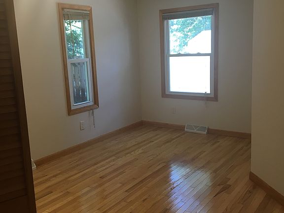 2nd image of 932 S Shore Dr