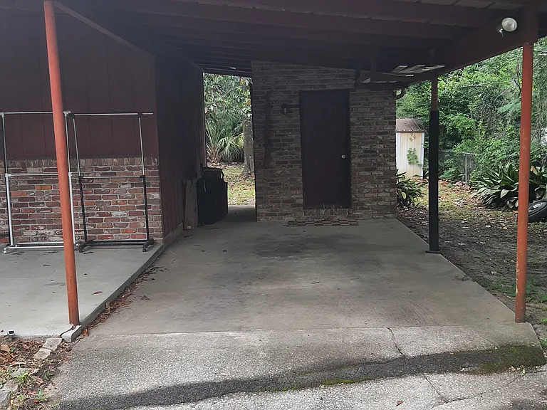 1815 Burns Dr — Photo 3