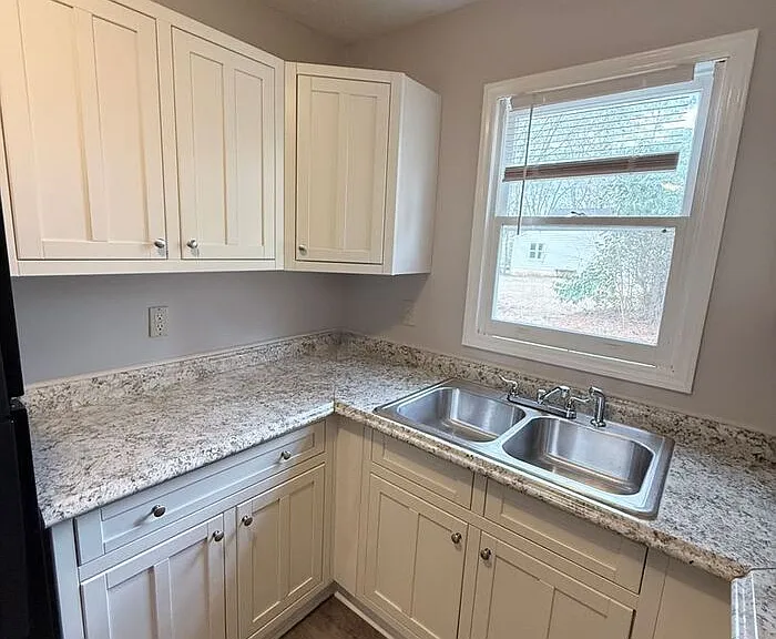2120 Hawkins St #A — Photo 10