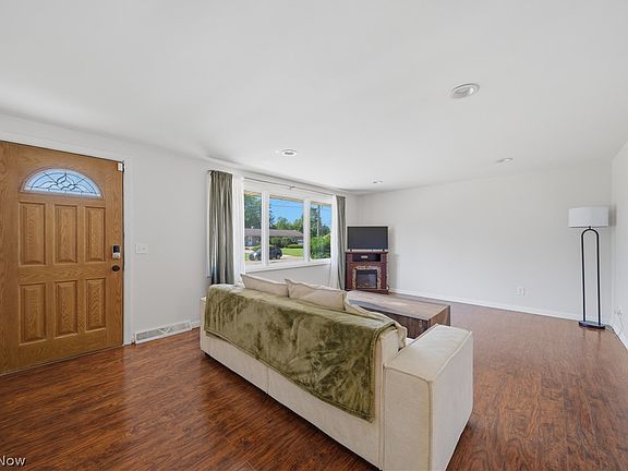4th image of 3825 34th St NE