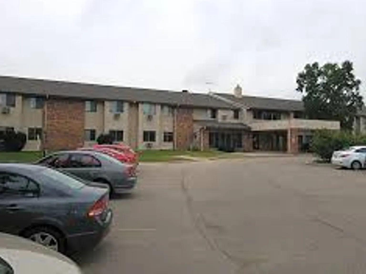 Stone Creek Willowbrook Apartments — Photo 1