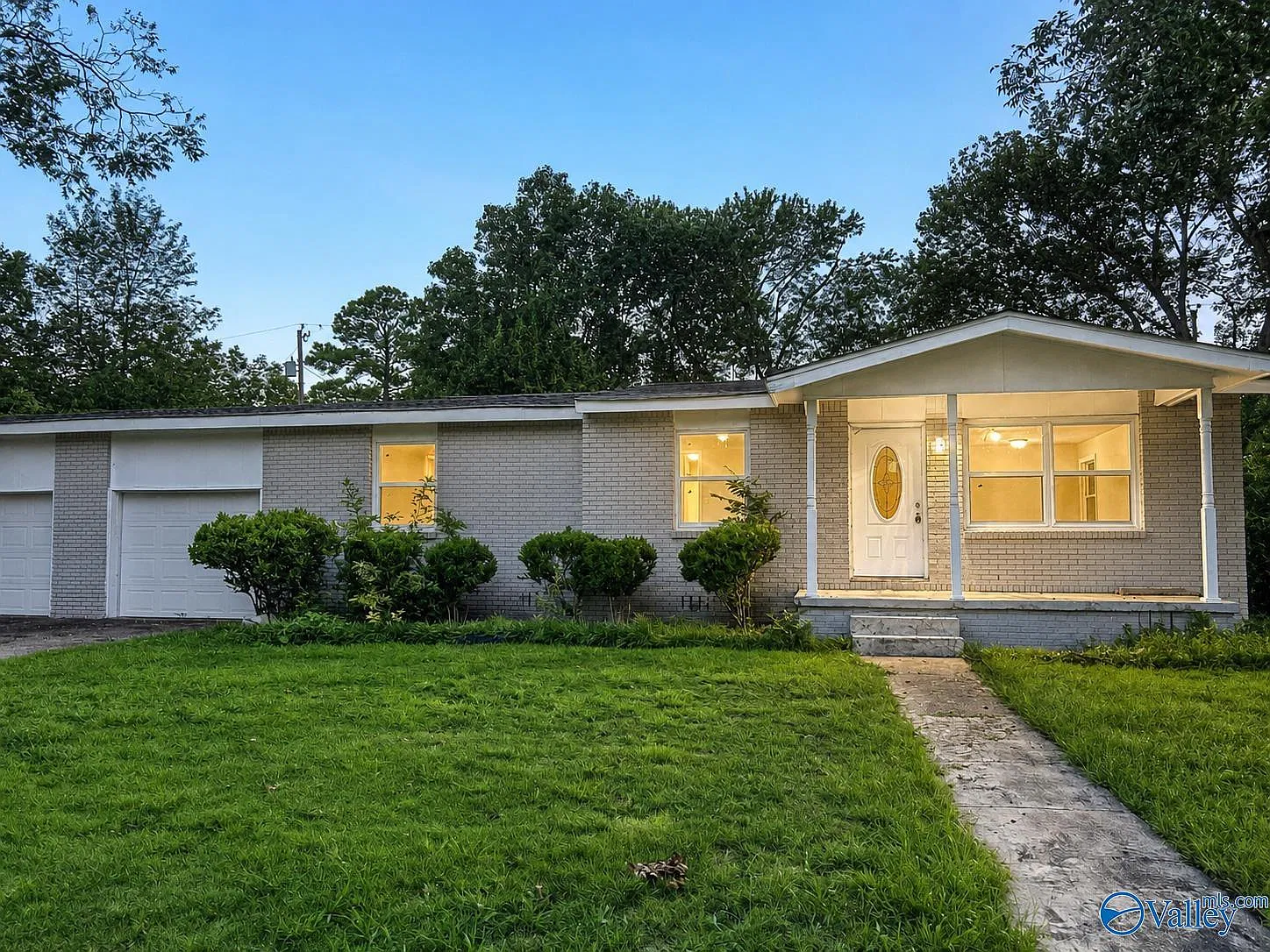 3 bed, 1.5 bath, 1244 sqft, $1,550 — Photo 1