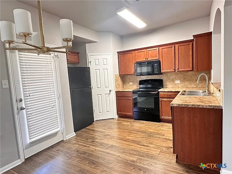 417 Capistrano Dr — Photo 9