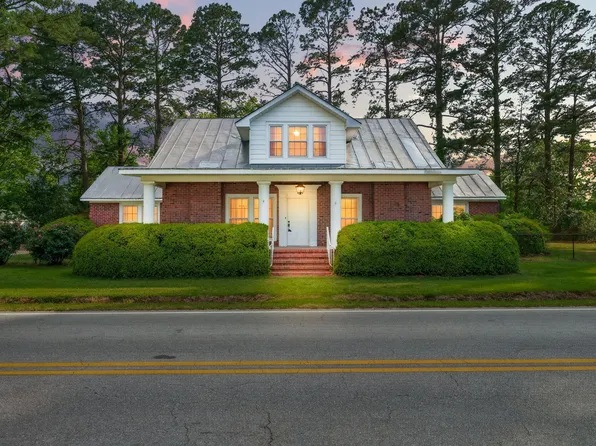 207 W 3rd St, Princeton, NC 27569