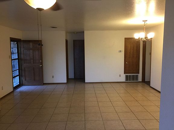 3rd image of 2914 Alhambra Dr