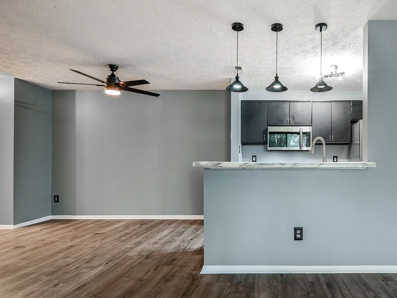2 bed, 994 sqft, $1,550 — Photo 2