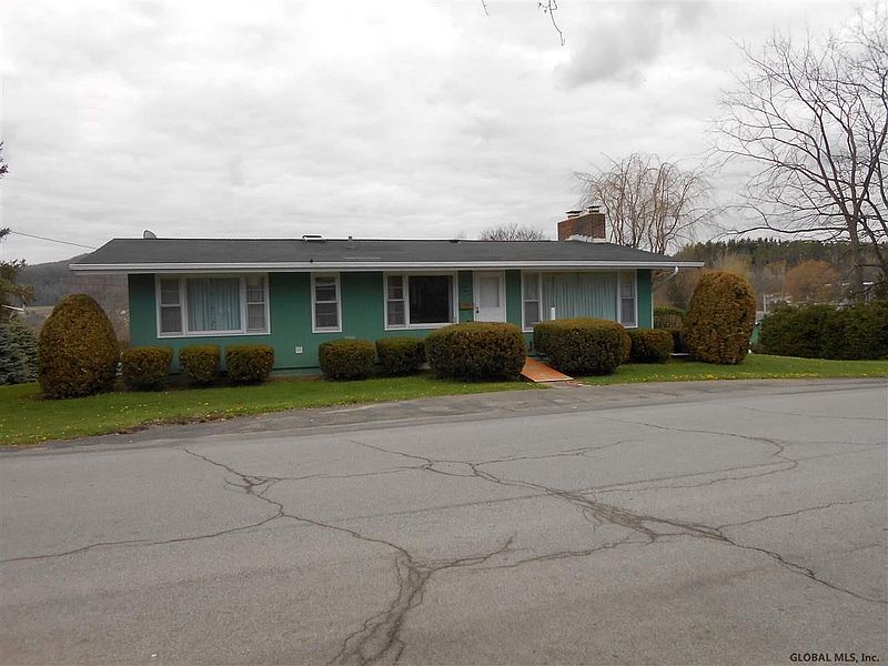 3rd image of 114 RIDGEWOOD Road