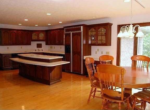 2nd image of 7016 Peacock Ct