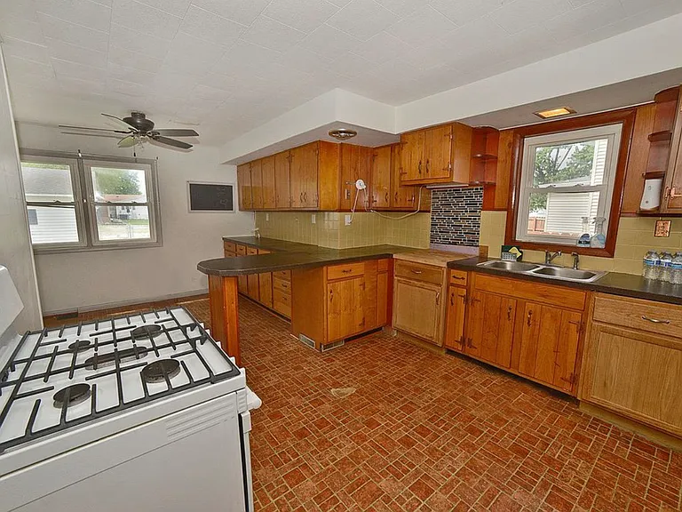 1105 W Lafayette St — Photo 5