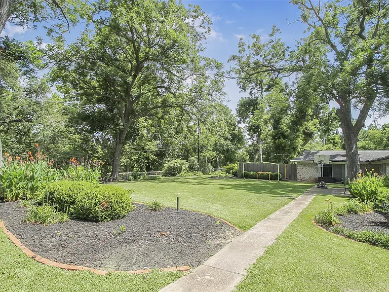 536 Oak Dr — Photo 36
