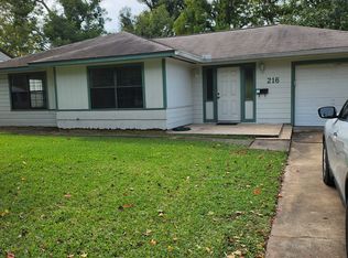 216 Cypress St, Lake Jackson, TX 77566
