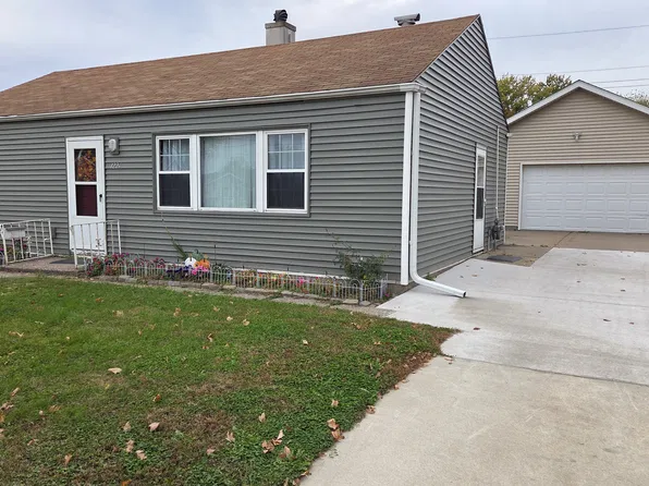 1224 18th St, Bettendorf, IA 52722