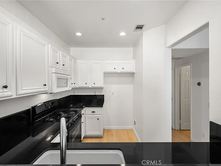 24 Crestline #103 — Photo 13
