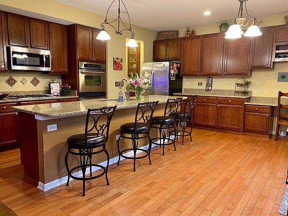 Lg. island w/ table area 