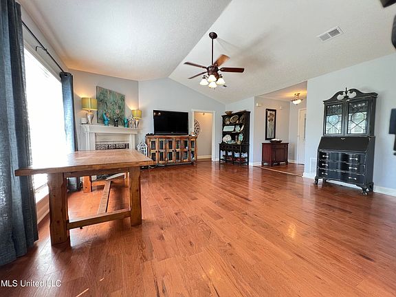 3rd image of 775 Northwood Hills Dr