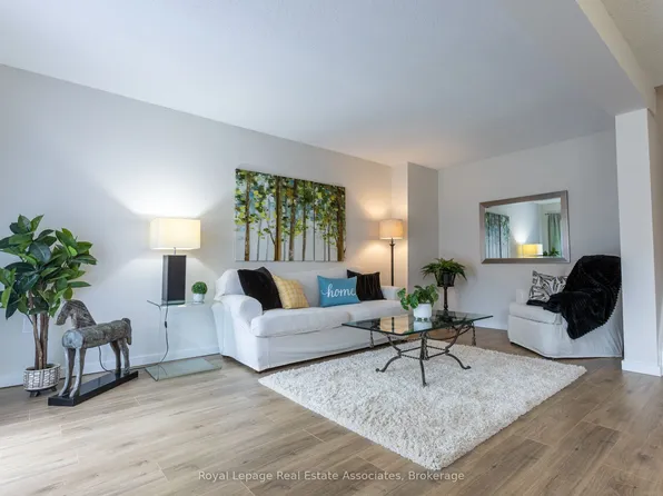 2605 Woodchester Dr #57, Mississauga, ON L5K 2E3
