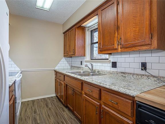 4th image of 514 Evergreen Dr