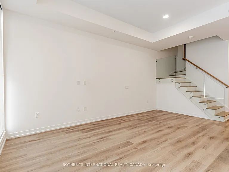 5 York Rd #TH101 — Photo 6
